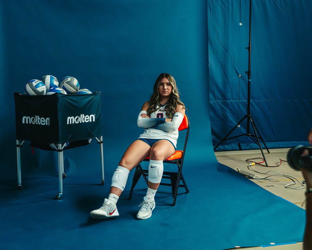 UTSAvolleyball's tweet photo. Spotlight on us, please 🙂‍↕️

#BirdsUp🤙 | #LetsGo210 https://t.co/ZptCBy7pls