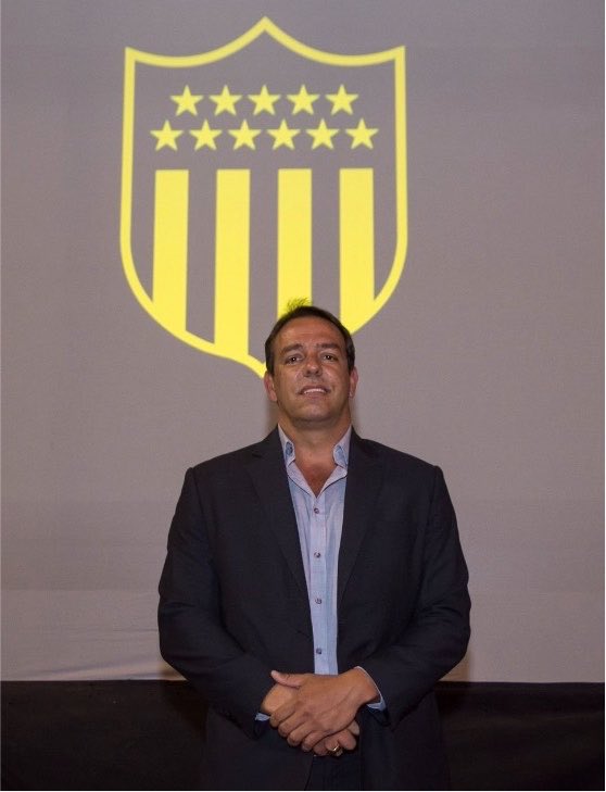Gonza1891_'s tweet photo. Anuciaban lluvia, temporal, clima inhospito, pero el club decidio poner las entradas a un precio super accesible y la gente respondio, dos tribunas agotadas y si no fuera por la lluvia meterias facilmente 35mil personas en un partido vs Cerro Largo por el intermedio, es momento de reflexionar sobre el tema precios, el hincha siempre responde si no le metes la mano en el bolsillo, se tiene que volver una costumbre jugar con +25mil personas por partido.