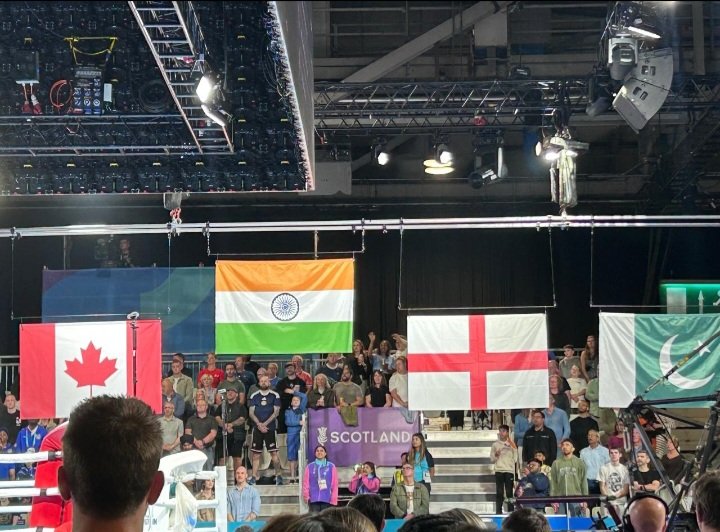 NatashaRaheel's tweet photo. Boxer Fatima Zahra raised Pakistan's flag at the 2026 Commonwewlth Games, she remains the solitary athelte in Glasgow to do so for her country. 

She look beautiful with that medal on her. 
She became the first Pakistani woman to win a CWGs boxing medal. https://t.co/OQaY98Uy3K