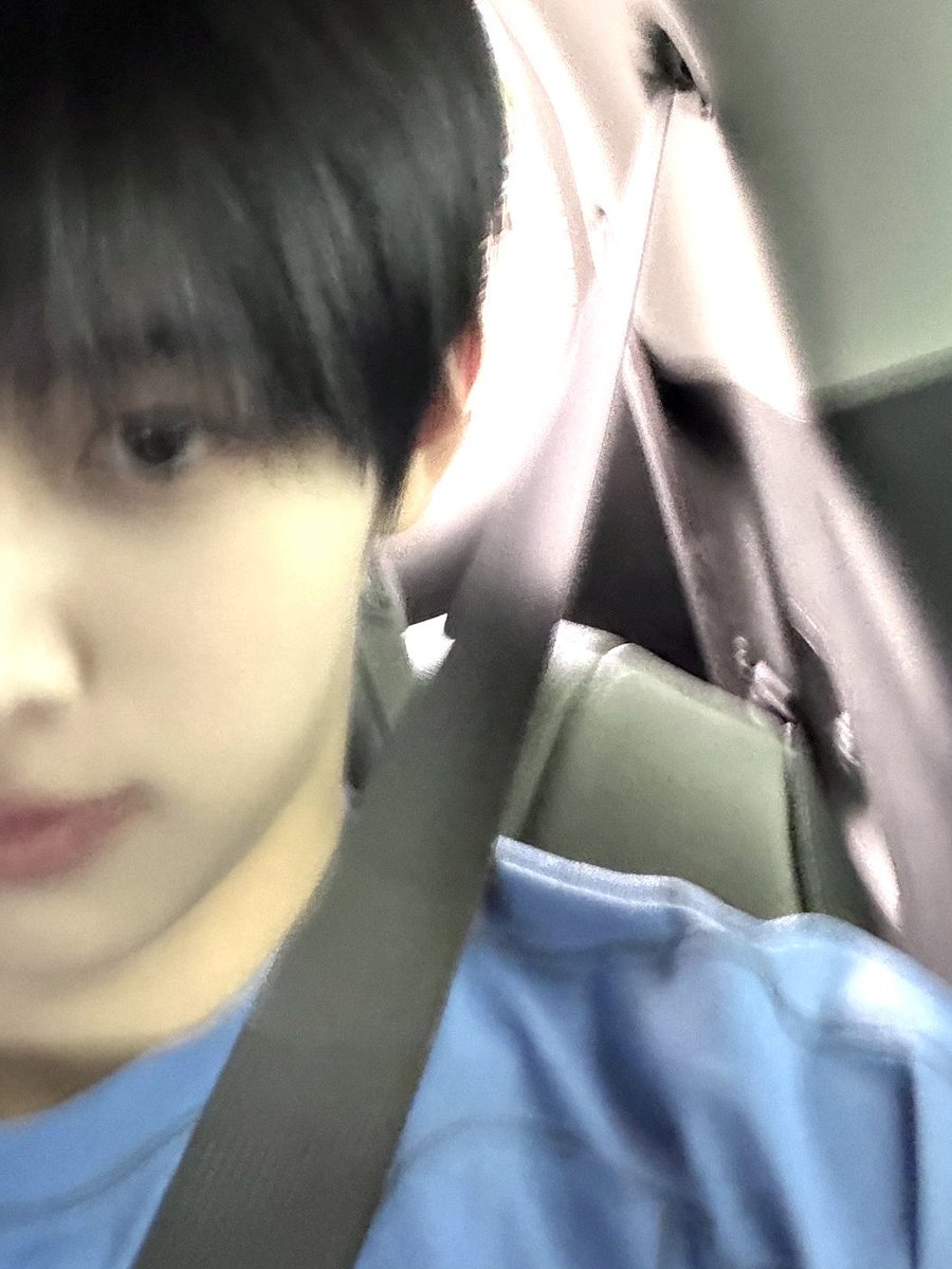 hyeoniiee77's tweet photo. exposure 🆙 (runs away)
#IDID_SELCADAY #ididselcaday #isd #withidselcaday #withid #wsd #IDID #아이딧 #JANGYONGHOON https://t.co/l1ozejtkEx