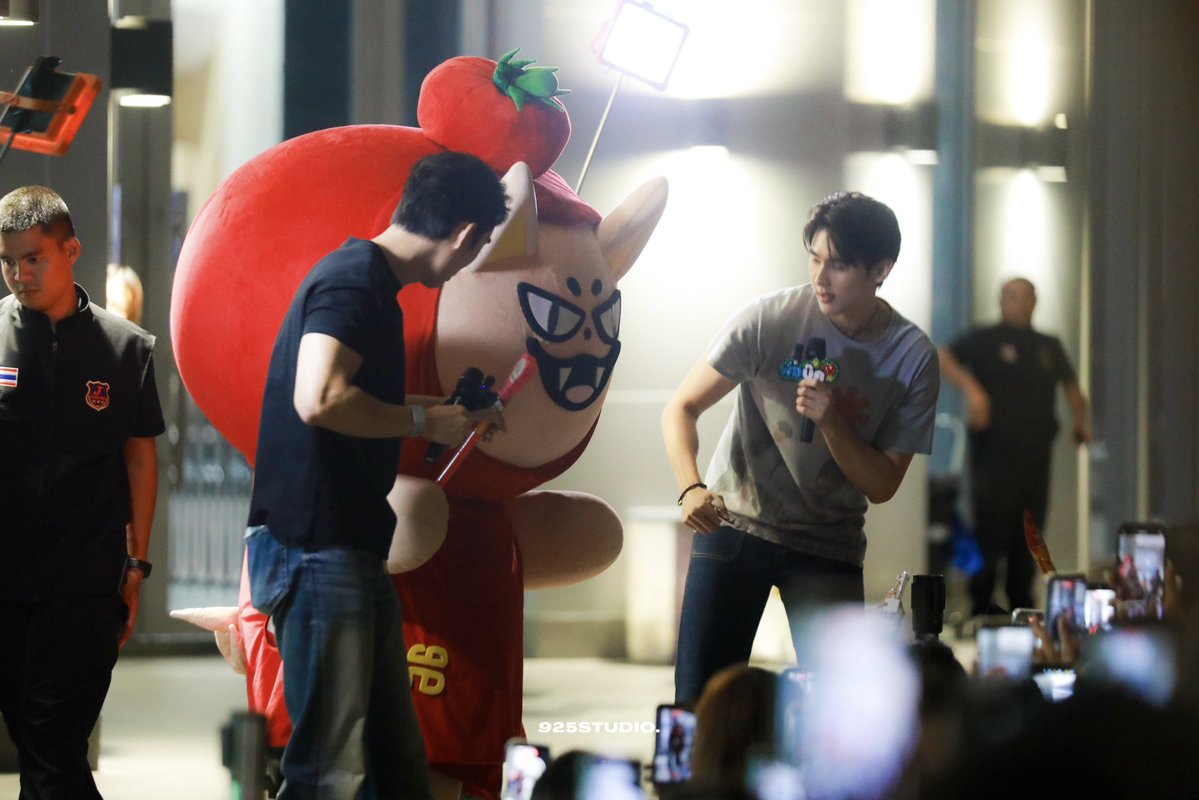 30octoblue's tweet photo. รักครอบครัวจิ้งจอกมะเขือเทศที่สุดในโลก🦊🍅

#งานมหกรรมนิยายนานาชาติ2026xForceBook
#forcebook  #TOMAFOX https://t.co/RvLQ8WGP1T