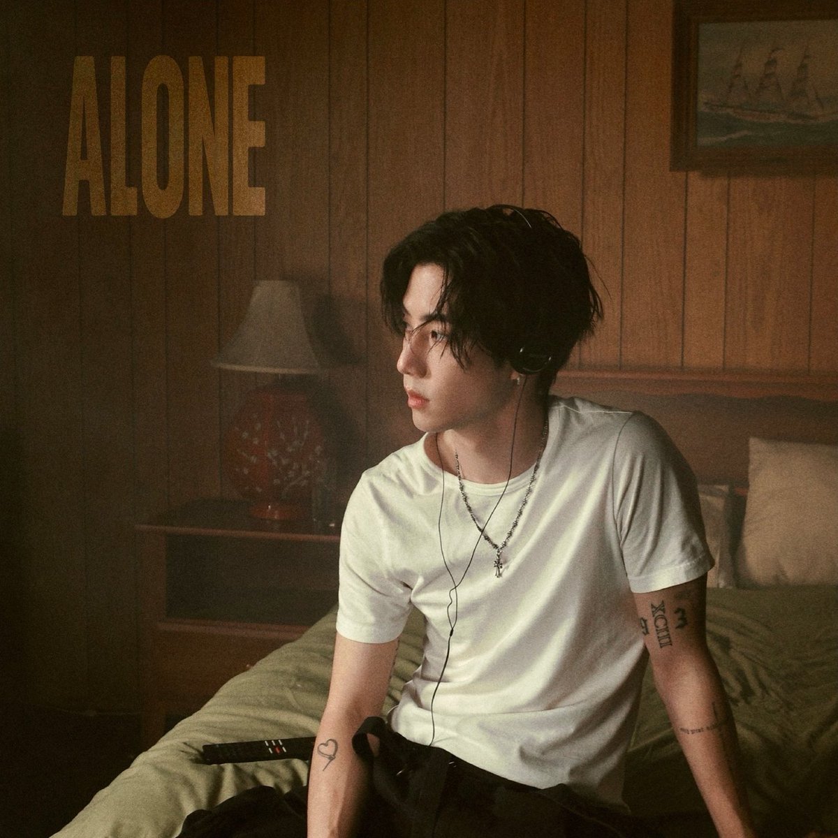 koreansales_twt's tweet photo. “Alone” by #MarkTuan debuts at #62 on the Worldwide iTunes Song Chart. https://t.co/txiCynF0Q9