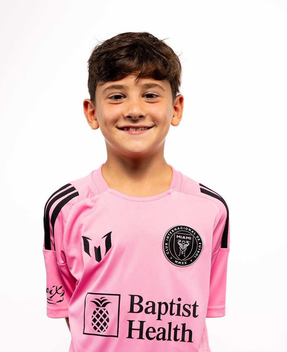 antonelarocc273's tweet photo. Feliz cumple Bebé 🎂
Ya son 8 años viéndote crecer 🥹❤️
Estamos muy orgullosos de vos Ciro!
Te amamos mucho❤️❤️ https://t.co/zoCO1TSJDc