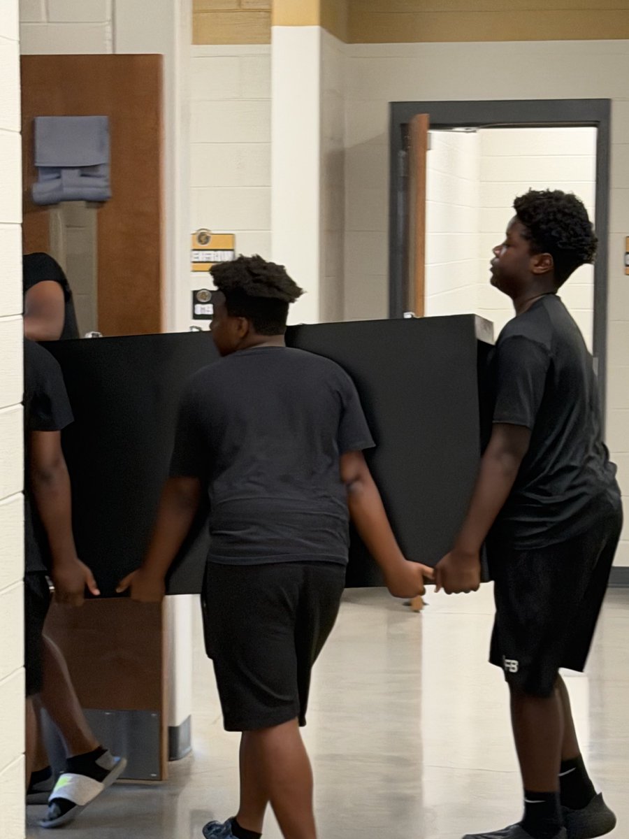 CoachBGarrison's tweet photo. This week our 8th grade football team helped all of our faculty and staff at @trojansCMS get ready for the upcoming school year by moving furniture and equipment, and by setting up and organizing classrooms! Great job Trojans! #GoldStandard https://t.co/vaIFXxQXyL