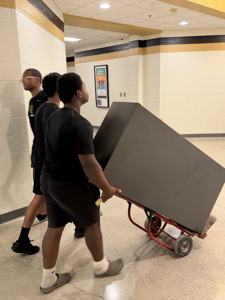 CoachBGarrison's tweet photo. This week our 8th grade football team helped all of our faculty and staff at @trojansCMS get ready for the upcoming school year by moving furniture and equipment, and by setting up and organizing classrooms! Great job Trojans! #GoldStandard https://t.co/vaIFXxQXyL