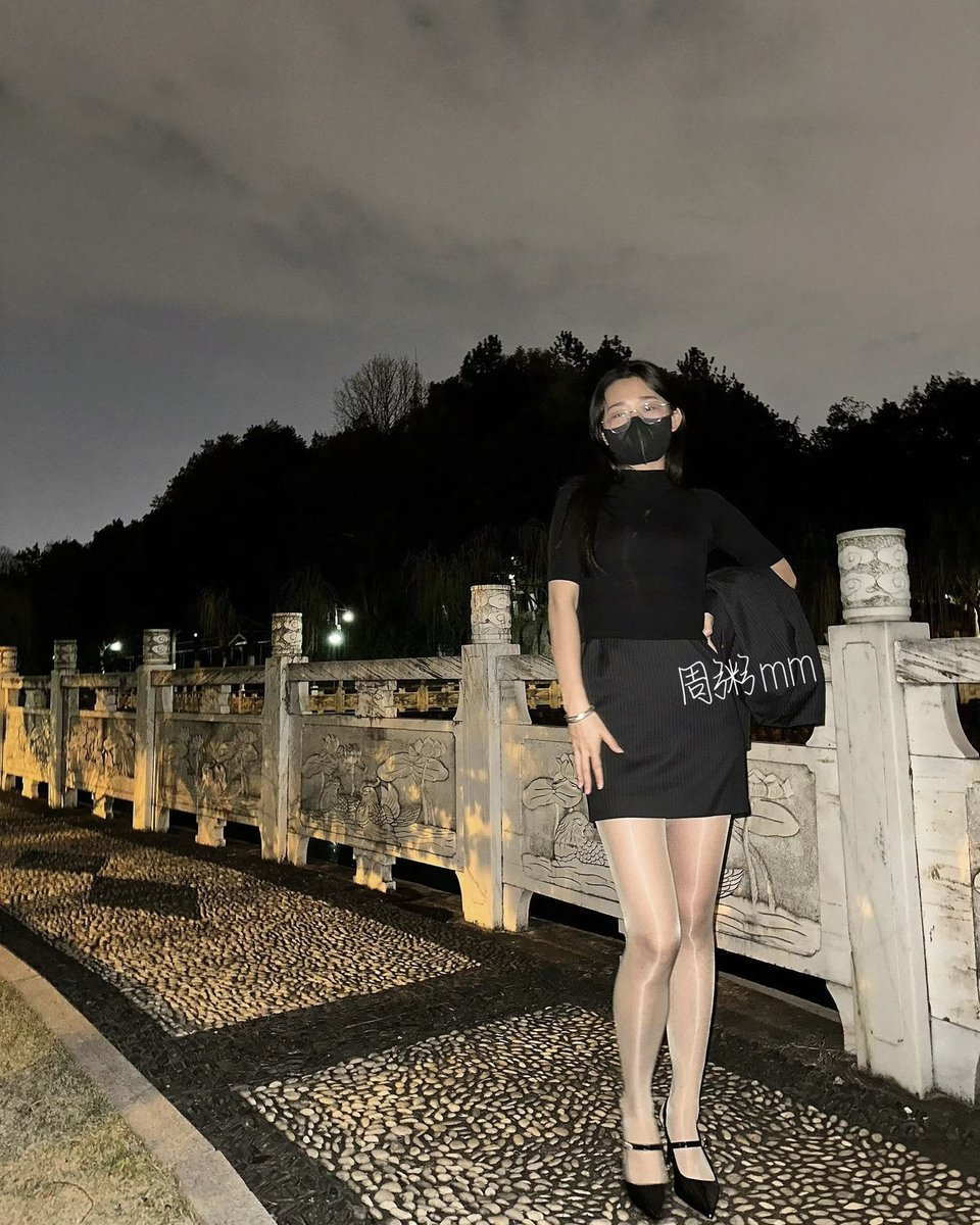 cdmZhouzhou's tweet photo. 大半夜来公园里拍照片 
#男娘 #伪娘 #丝袜 https://t.co/NdwhPJqvPO