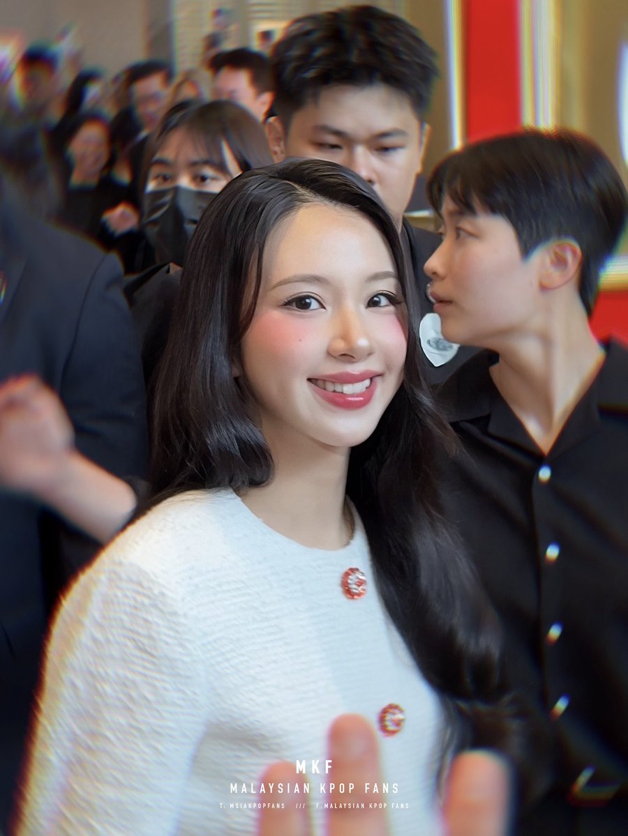 msiakpopfans's tweet photo. [📸] 260730 Dolce &amp; Gabbana Fresh Look Pop Up with TWICE’s CHAEYOUNG

#CHAEYOUNGxDGBeauty #CHAEYOUNGinKL #DolceGabbana #DGBeauty #CHAEYOUNG https://t.co/CzEdIQ8nJg