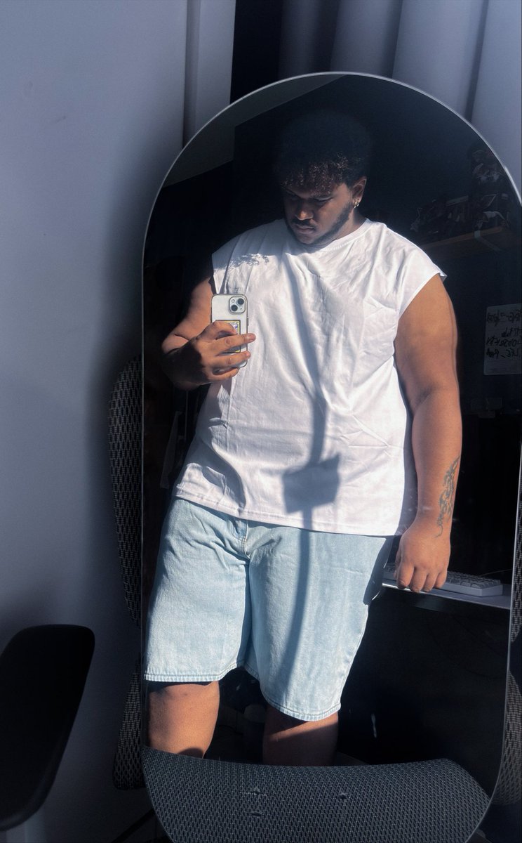 yusxars's tweet photo. pretinho de 1,91 atrasado pro fat boy friday https://t.co/93ZQFoqcX2