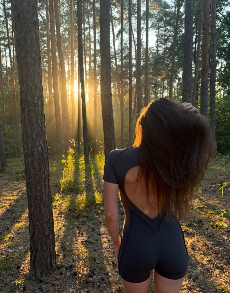 MurenkoAll's tweet photo. Сьогодні ночую в лісі плюси мінуси 🪾 https://t.co/tmoGJaCqQI