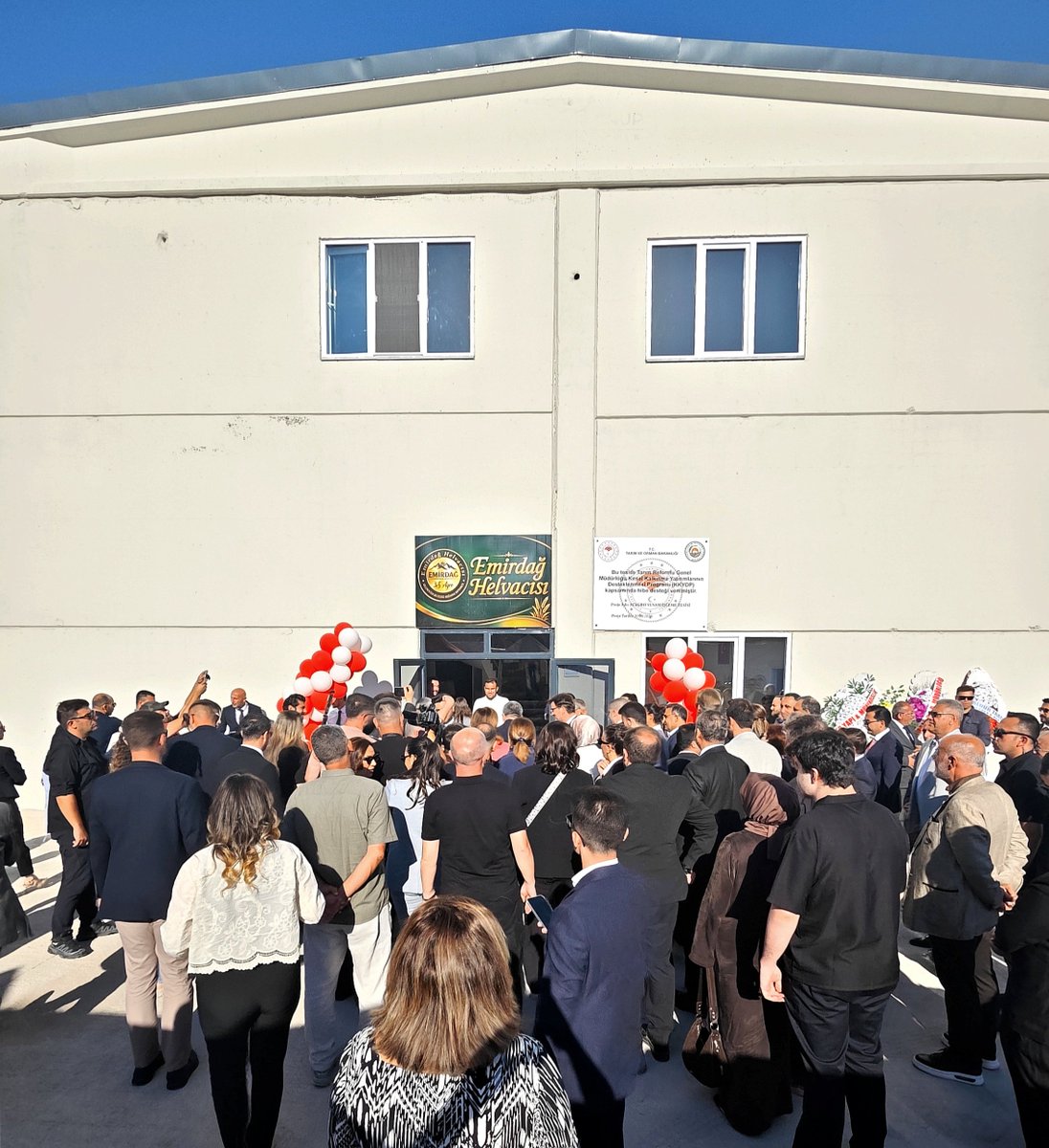 afyonism's tweet photo. İl Sağlık Müdürü Dr. Hakkı Öztürk, Aile ve Sosyal Hizmetler Bakanı Mahinur Özdemir Göktaş'ın teşrifleriyle Emirdağ Organize Sanayi Bölgesi'nde faaliyete geçen fabrikanın açılış programına katıldı.
https://t.co/VFrAHbBPzX https://t.co/73UdUCp3wC