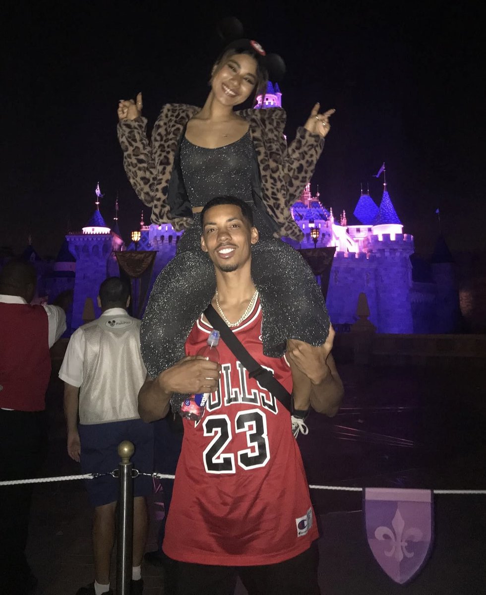 metrofive5's tweet photo. Same couple, same castle, same pose but with two extra blessings this time✨❤️🏰 https://t.co/GXb3yaSHK9