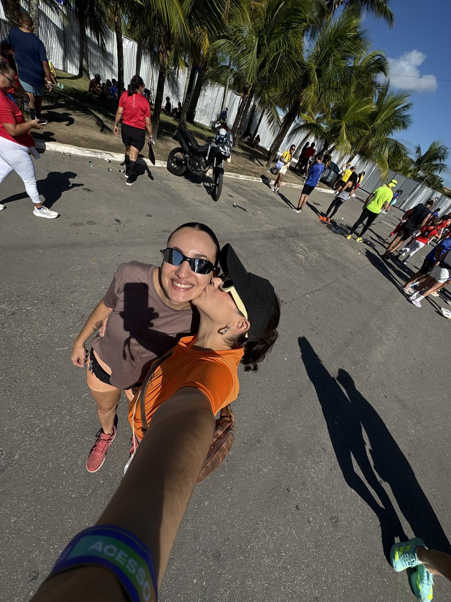 ladienara's tweet photo. a gente depois de correr 21km
#MIM https://t.co/E1ccIqkDZR