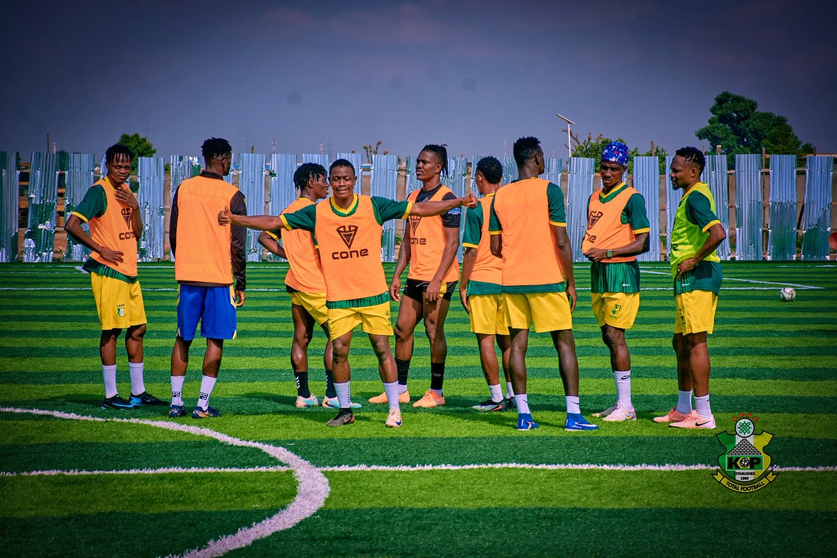 pillarsfc's tweet photo. We love seeing Yahaya with a smile😄💛💚

The hard work continues as preseason takes shape, building a team ready for the challenge ahead. With just 28 days until the new season kicks off, the focus remains clear.

Sai Masu Gida! 💪

#SaiMasuGida 
#Preseason 
#RoadToNPFL https://t.co/DyAY8XDlb1