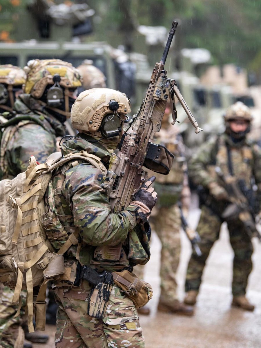 WORLDSFBOYS's tweet photo. Spanish military 🇪🇸 https://t.co/bv7v3taaOu