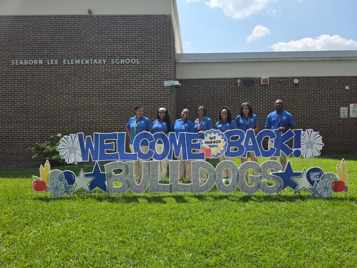ThomasTalksMath's tweet photo. Happy open house! @SeabornLeeES 🎉 https://t.co/PuJVvcG1G8