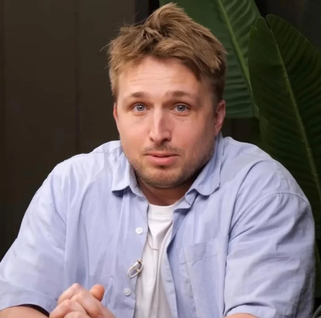 liloloveyou024's tweet photo. WE HAVE A NEW VERSION OF THE NORMAL FACE SHAYNE https://t.co/9EBJySShnF