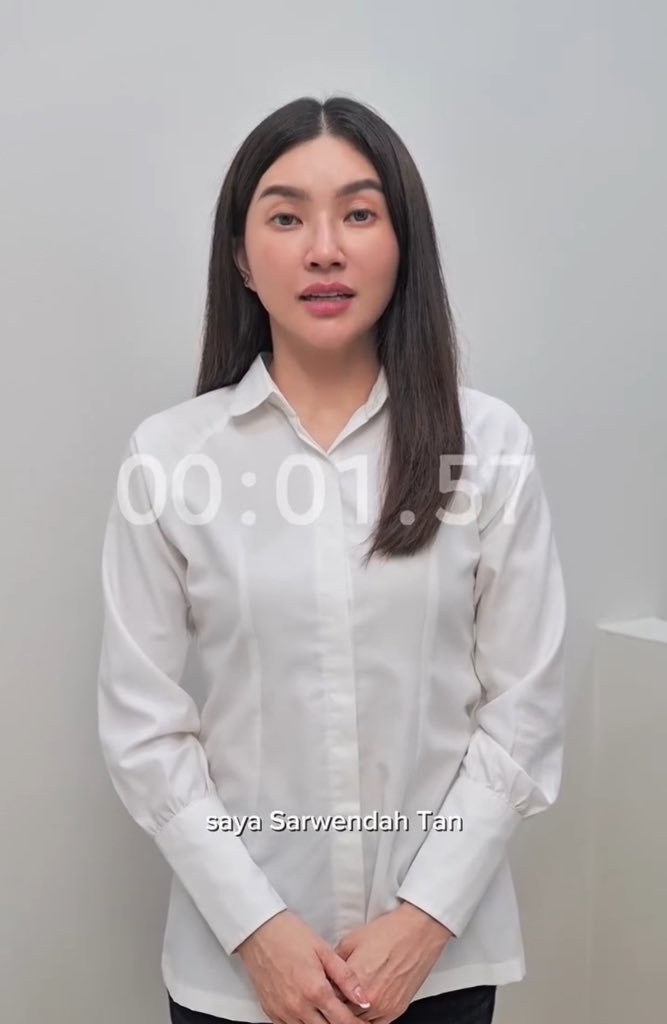 voixddieu's tweet photo. Selalu mempertanyakan, kenapa sih kalo klarifikasi selalu pakai kemeja putih, padahal seseorang yg identik sama kemeja putih aja ga pernah klarifikasi. https://t.co/VZn8P0No8U