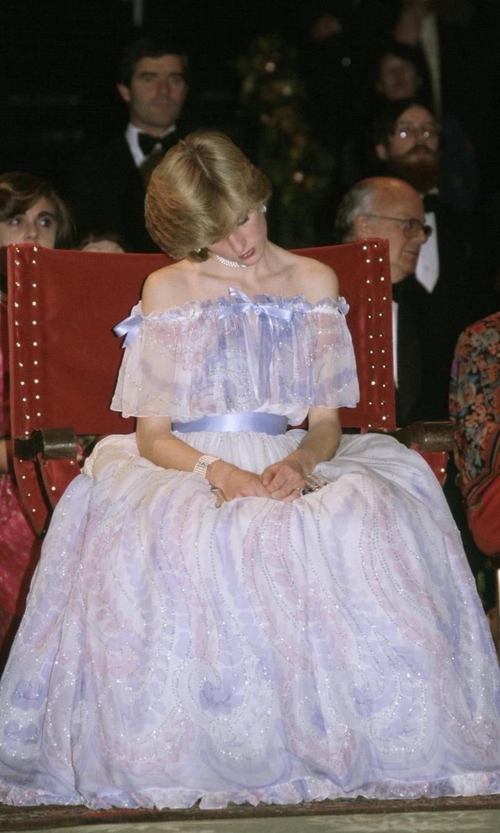 notgwendalupe's tweet photo. Princess Diana sleeping https://t.co/BBLMK63ovF