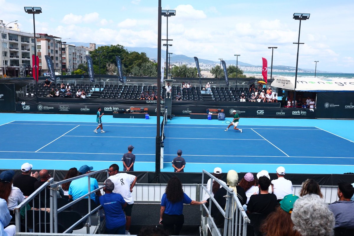 samsunbsb's tweet photo. Samsun Open’da bugün yarı final heyecanı yaşandı! 🎾

C. Papa & B. Zheng ile D. Added & G. Debru, çiftler yarı finalinde karşı karşıya geldi.

🏆 Şampiyonluk kupasının sahibi Christopher Papa ve Baoluo Zheng oldu.

Turnuvada mücadele eden tüm sporcularımızı tebrik ediyor, şampiyon ekibi kutluyoruz! 👏🏻

⏰ Yarın saat 14.00’te tekler finalinde görüşmek üzere. Bu heyecanı kaçırmayın!