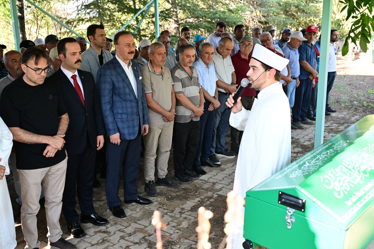 Abdullah_Erin47's tweet photo. Aziz görev şehidimiz Abdurrahman Alkan’ın kıymetli annesi, merhume Havva Alkan’ı Yenişarbademli ilçemizde son yolculuğuna uğurladık.

Merhumeye Cenab-ı Allah’tan (c.c.) rahmet; başta kıymetli ailesi olmak üzere tüm yakınlarına sabır ve başsağlığı diliyorum. https://t.co/9siAc6SlIO