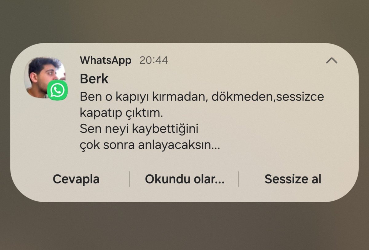 senseedim's tweet photo. Ben o kapıyı kırmadan, dökmeden,sessizce kapatıp çıktım.
Sen neyi kaybettiğini
çok sonra anlayacaksın... https://t.co/rtfgsQ9wd6