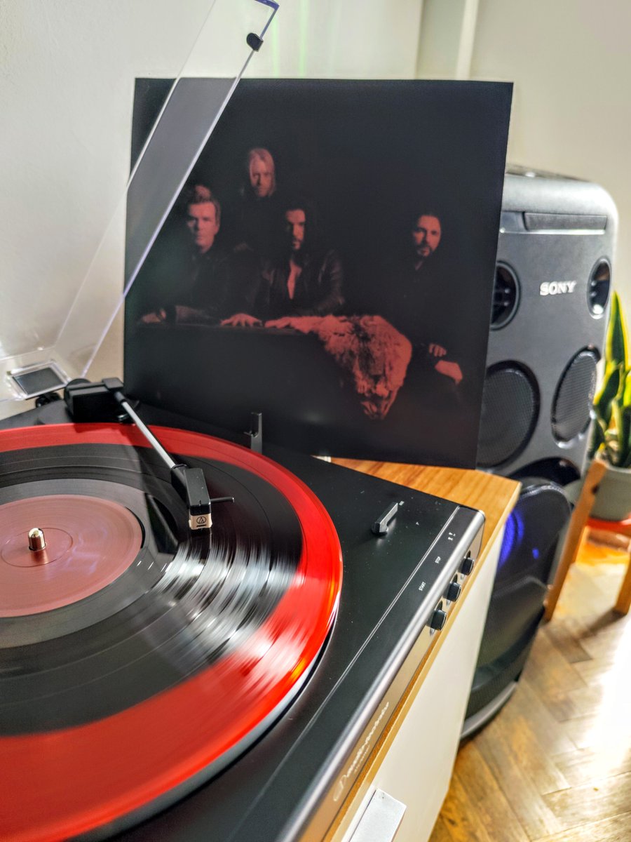 Christian_Culto's tweet photo. Sábado de Culto 🖤🔥
⚡ CFFC ⚡️ 
*
*
*
{ #thecult  #ianastbury #billyduffy #vinyl #sábado @Astbury @TheBillyDuffy @OfficilCult } https://t.co/4BbG1gk40K
