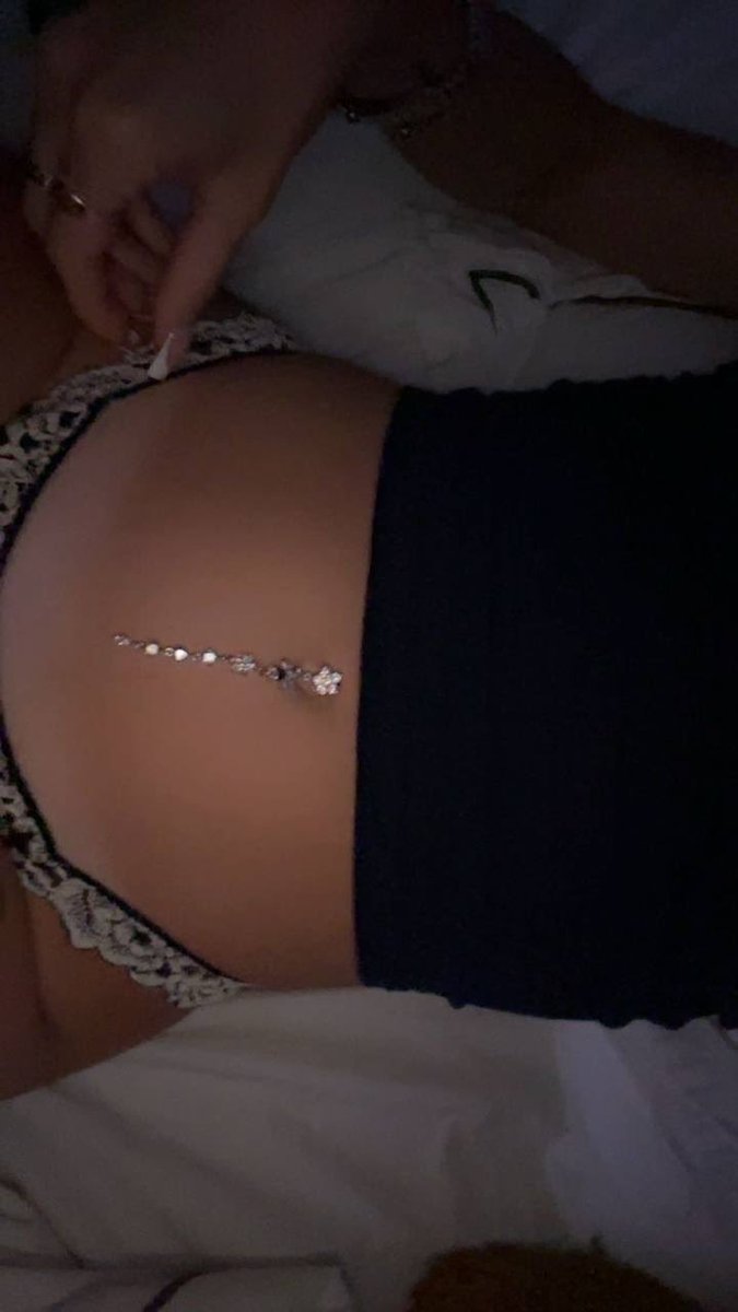NancyFancyys's tweet photo. Vet inte ens vart jag ska börja men jag är så galet kåt just nu…🙈 Jag tänker bara på vad du hade kunnat göra med mig och bara få mig njuta av varenda cm på din k*k🥰 I kommentarerna hittar du länk för att kunna chatta med mig och berätta exakt vad du hade gjort med mig🤭🤭 https://t.co/nKtHTe85FS