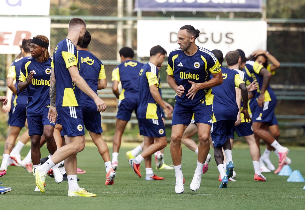 Fenerbahce's tweet photo. 📸 Sturm Graz maçı hazırlıklarımıza devam ediyoruz. https://t.co/PZICWZIhPO