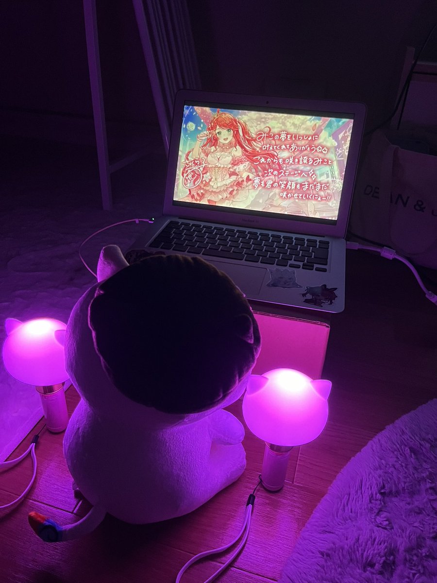 rem_anya22's tweet photo. みこち🌸2nd LIVEおめで��う🥳🎉

1stはチケット全落ちして、吊るし席での応援だったけど、2ndは絶対！現地するにぇ！
悔しくて虚しくてこの2年、みこちゃんのオリ曲が聴けなくなりこの日をずっと願ってた🥺🥺

アルバムもグッズも全部買ったよー！
2ndどうか現地に行けますように…🌸
#咲き乱れみこち https://t.co/r4PxqKbqp8
