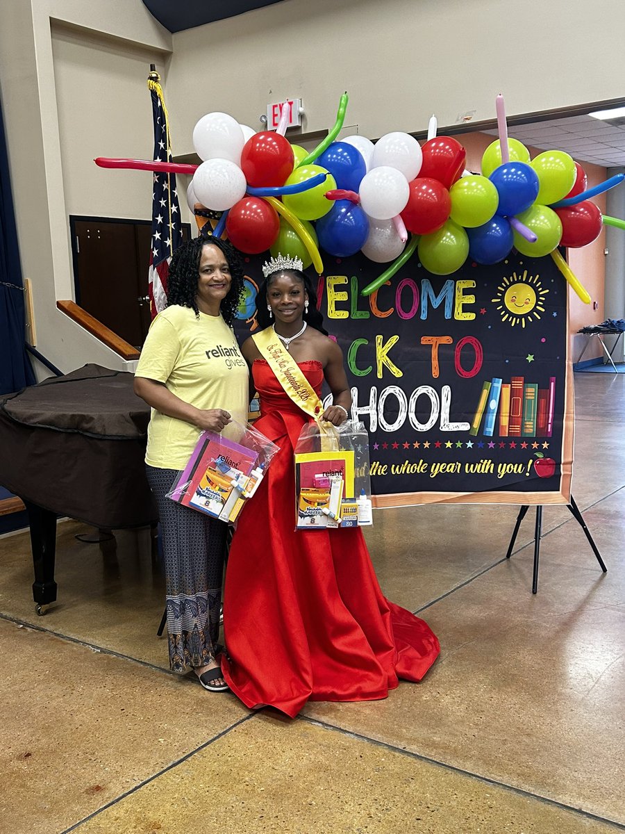 RepCWJ's tweet photo. The back-to-school spirit is in the air! 📚

This morning, I proudly sponsored and attended the Acres Homes Back-to-School Giveaway with my office.
Together, we gave away free school supplies, provided free haircuts, and immunization for students! #TeamCWJ #HD139 #htx https://t.co/qJ9TizZwWD
