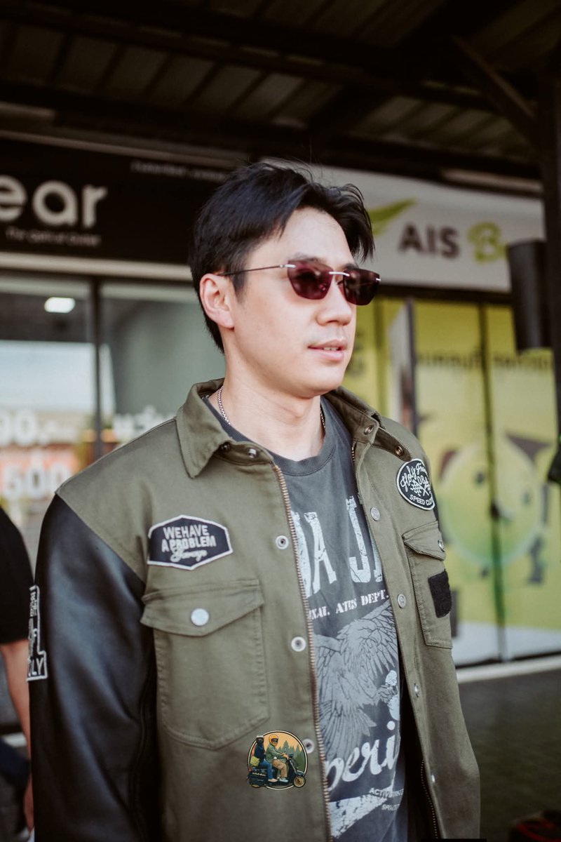 kwan5326's tweet photo. ใน IG อย่างดิบ มัมหมีใจสั่น
พอถ่ายรูปกับพี่ๆ เป็นน้อนแยม 3 ขวบ ชู✌️เหมือนเดิม ค่อยสบายใจหน่อย 😅
Cr:พี่แอม สุธี https://t.co/XISwipLioB