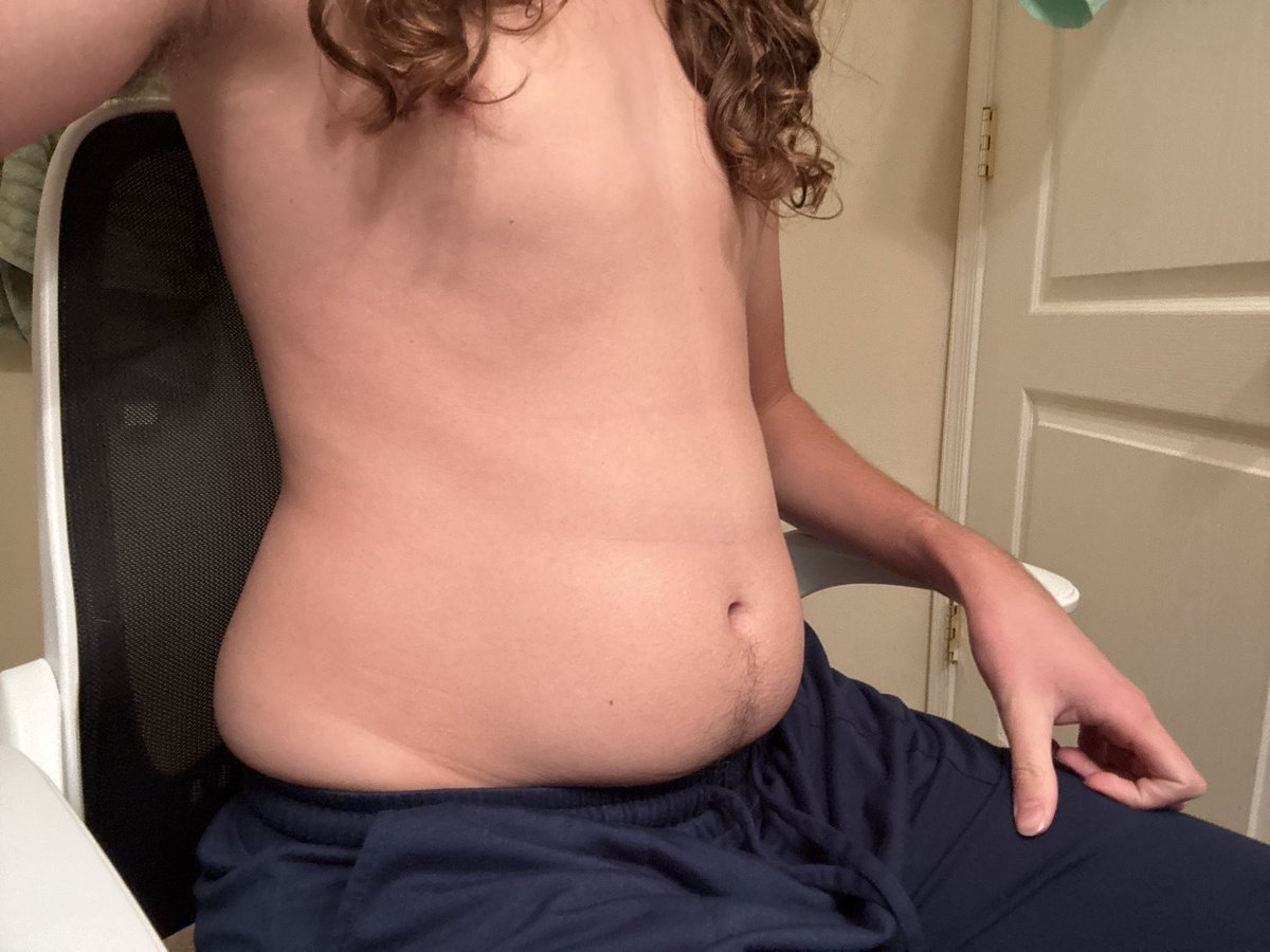 greentreezz_'s tweet photo. filled myself up with some air last night and figured these were too good not to post… i got SO much bigger than i thought i would 🥴

(last pic is from before i started inflating ;3) https://t.co/b5tUt6uof1