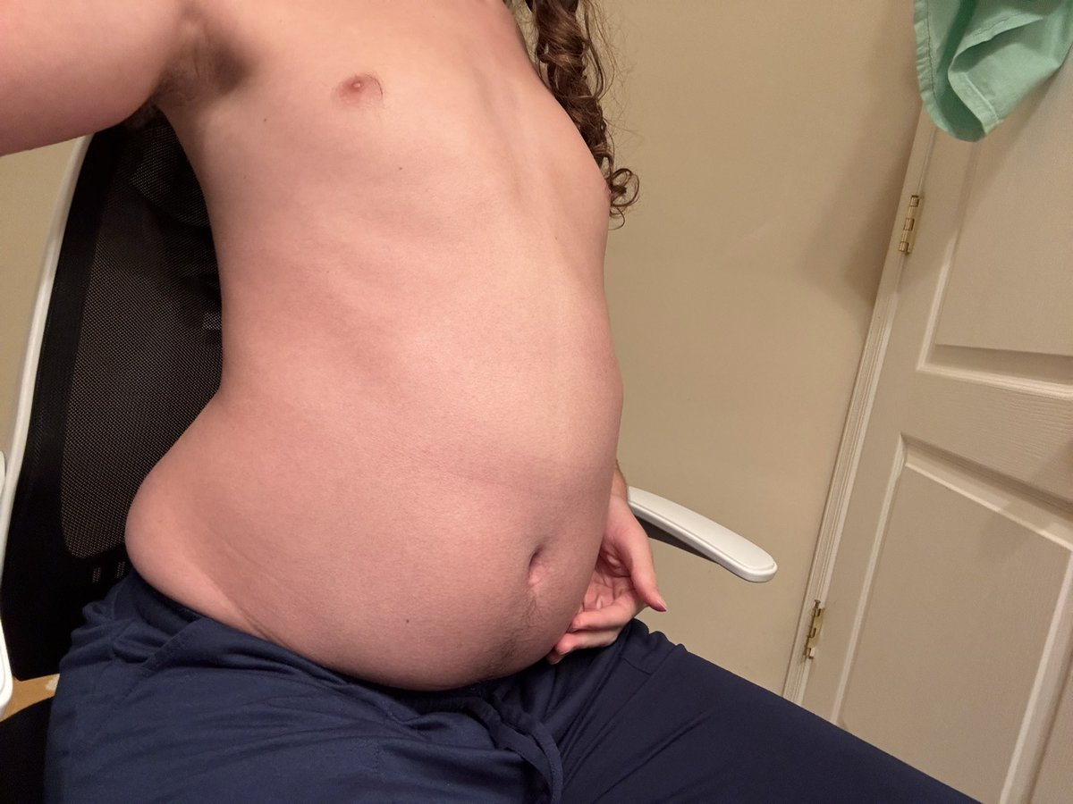 greentreezz_'s tweet photo. filled myself up with some air last night and figured these were too good not to post… i got SO much bigger than i thought i would 🥴

(last pic is from before i started inflating ;3) https://t.co/b5tUt6uof1