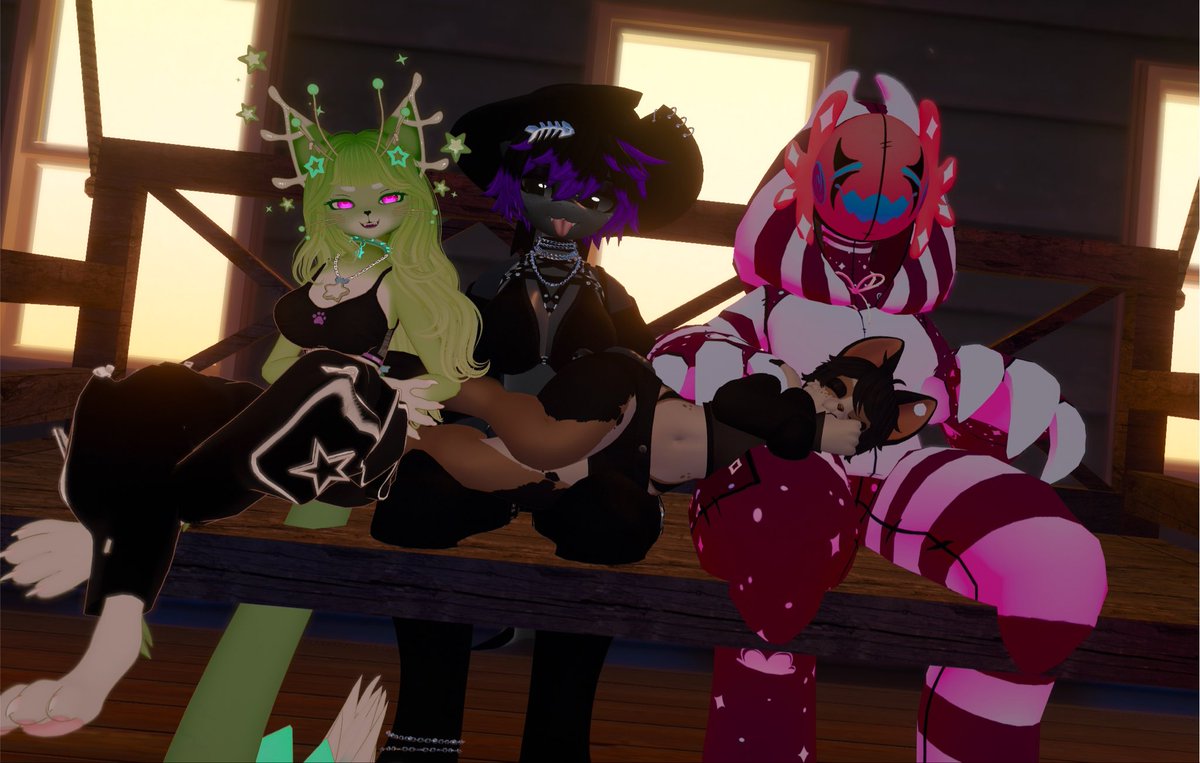 Jinxy_Shorky's tweet photo. Love these goobers so much! :3

#VRChat #Shork #Sabrean https://t.co/1A62iM66uZ