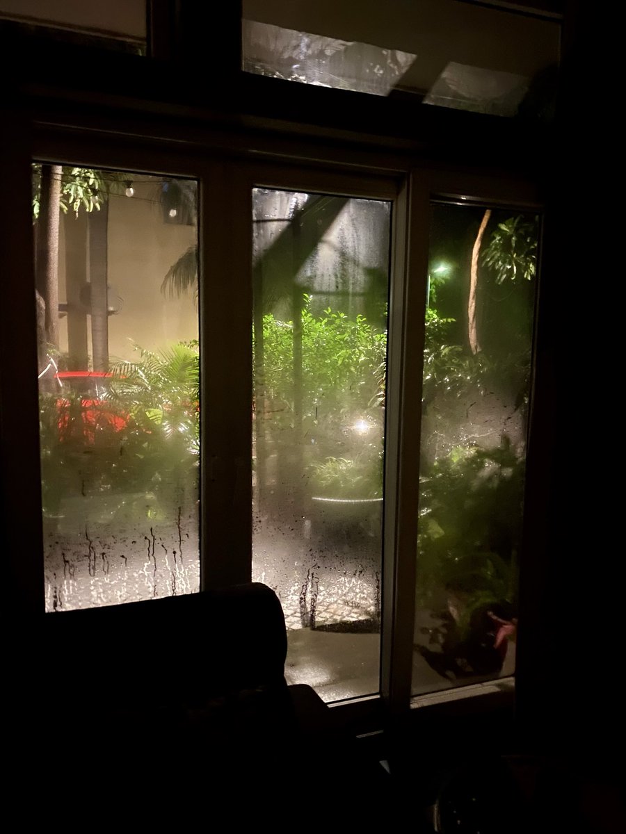 TaniaChowbey's tweet photo. Monsoon nights https://t.co/C1jortL2em