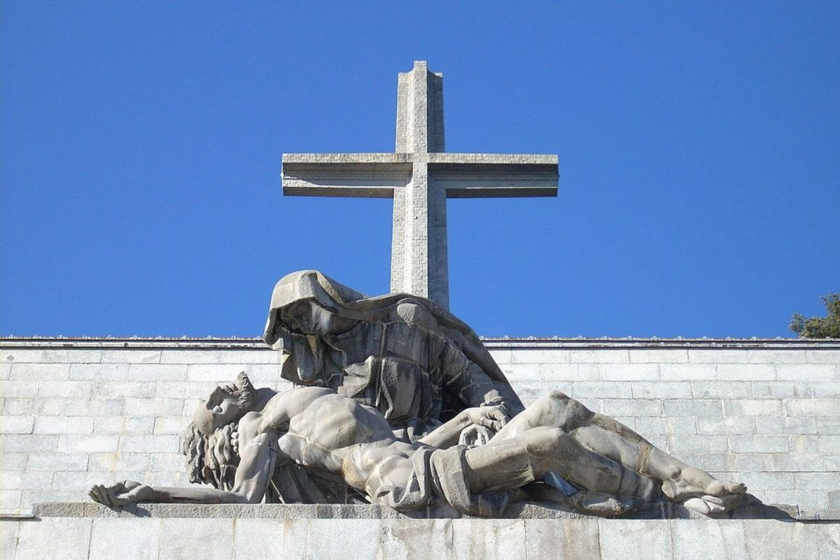 luzelba_'s tweet photo. @patergongora Mi monaguillo modernista🏳️🌈, el peor enemigo de España y la Civilización ✝️ no son los #Masones en el Congreso (que aplaudieron a #LeonXIV por 15 min) sino el incrustado en el #Vaticano que fue a España, NO en defensa de la CRISTIANDAD sino a LAVAR EL ROSTRO al régimen del 78🤷🏻♂️ https://t.co/knJie54oq3