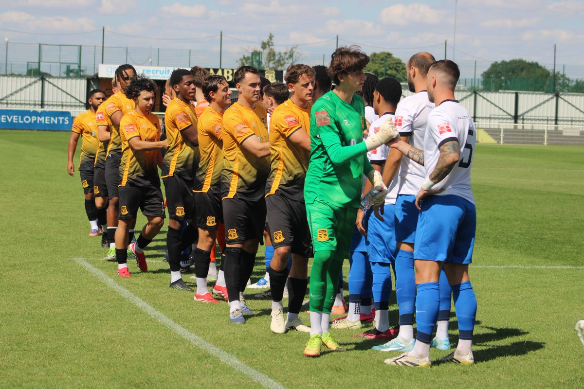LocalBusDriver's tweet photo. An excellent local derby between @cheshuntfcscore and @BerkoFC finishes off the pre-season fixtures, with The Amber's winning 3-1 in a sun drenched Theobalds Lane.  A few pictures from the match now on Flickr... https://t.co/lrr50ZV0LM https://t.co/J6guH7FCxq