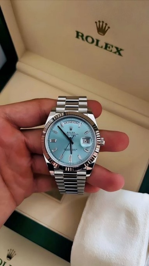 GntlemansGeek's tweet photo. Old money doesn’t chase new trends ⌚️ https://t.co/uiecDpvwqG
