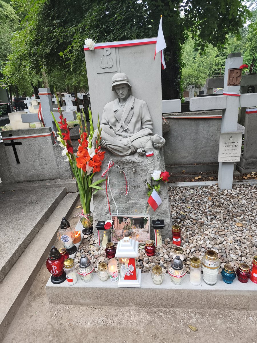 Kama_Zuber's tweet photo. Dzisiaj w 82. rocznicę Powstania Warszawskiego na Powązkach Wojskowych. https://t.co/Rlb6XYTjuz