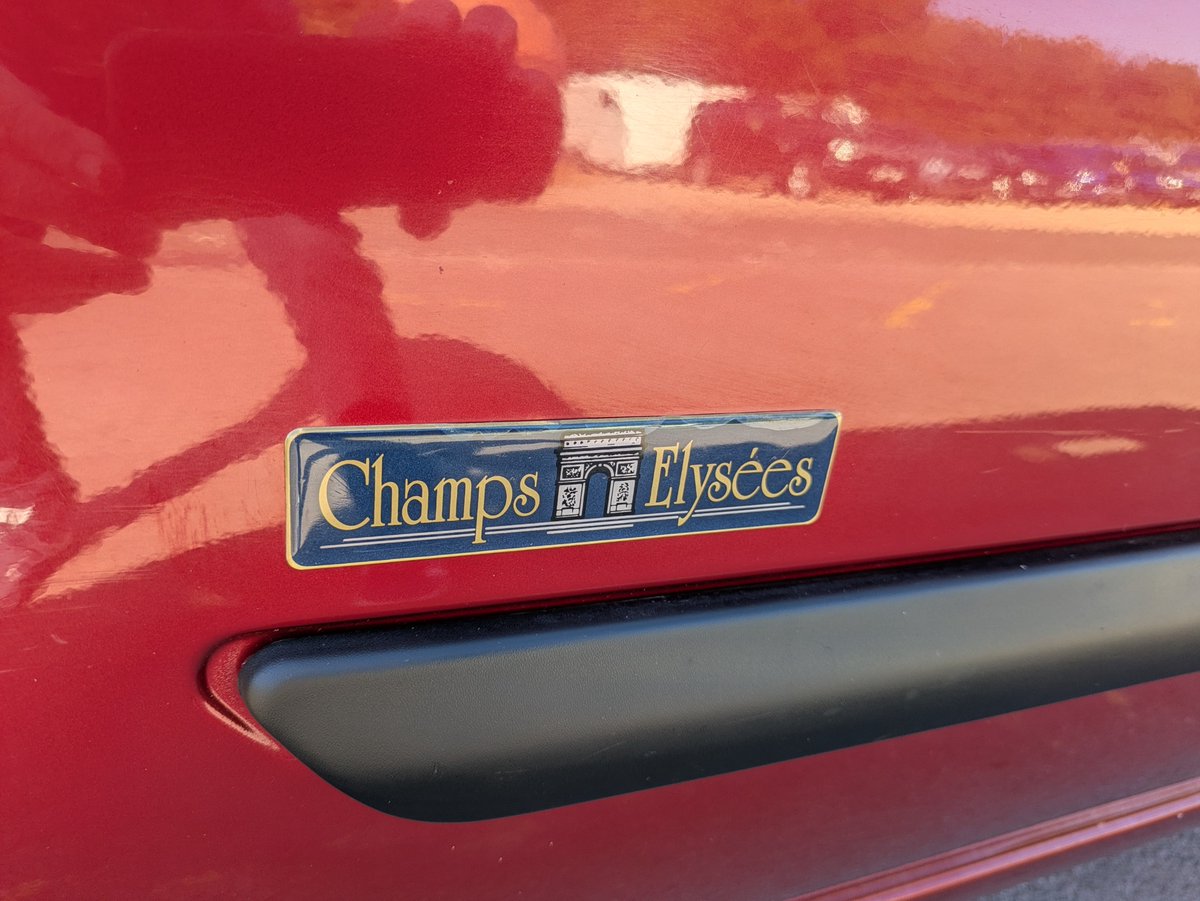 motoringguruUK's tweet photo. Lots of lovely Italian stuff at Fiats and Friends, but check out this flippin' fantastic French tat!
#RenaultClio https://t.co/ezpNl0S1ni