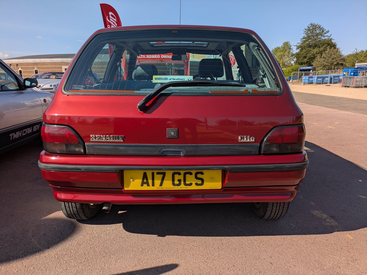 motoringguruUK's tweet photo. Lots of lovely Italian stuff at Fiats and Friends, but check out this flippin' fantastic French tat!
#RenaultClio https://t.co/ezpNl0S1ni