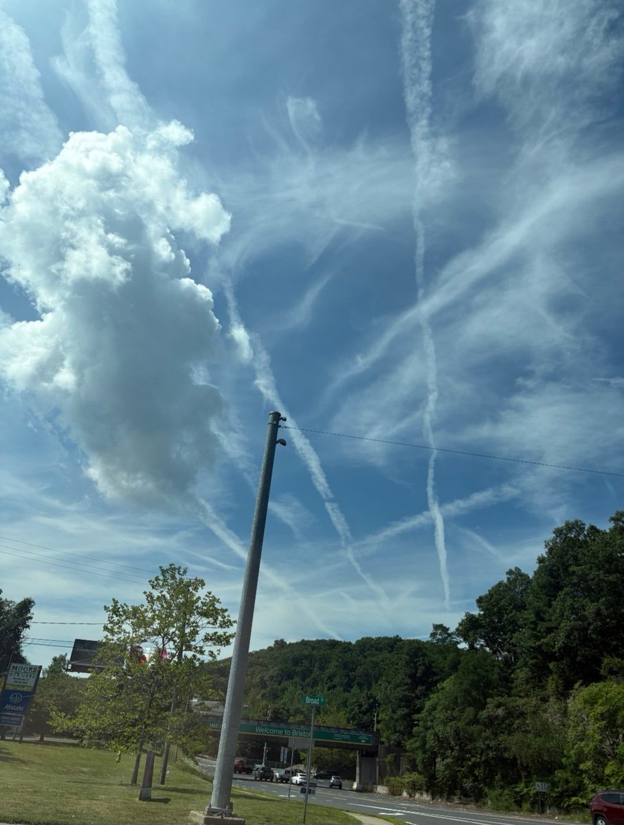 b_gimpl1234's tweet photo. My mother sent me this of the skies over CT today. Its so hazy white in Florida the sun hasnt been out all day. https://t.co/VYhgFkvxf8