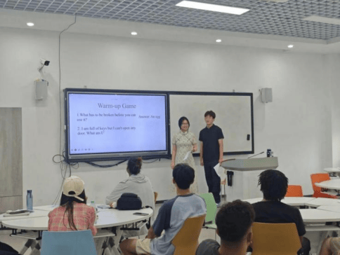 flinfarrier's tweet photo. My groupmate accidentally presented our micro-graduation project as "my cat’s morning vlog" in today’s defense. The whole class burst into laughter when he was halfway through!， https://t.co/Ucu7GvyliE