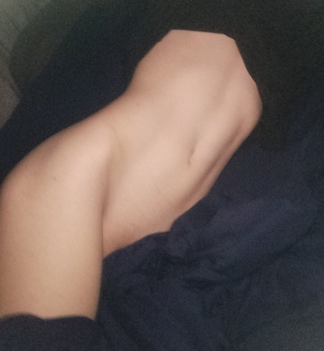 bastardbody's tweet photo. bruh why r my hands always so shaky when im taking pics😭
#femboy #tummy #waist #hips https://t.co/9mlycdYWyk