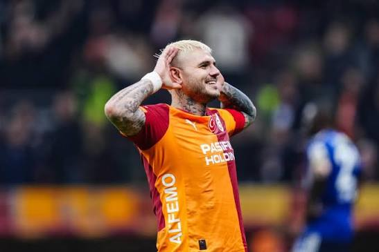 FutboolFichajes's tweet photo. 🤯🇦🇷 MAURO ICARDI PODRÍA LLEGAR A BOCA JUNIORS EN ESTE MERCADO DE PASES. 

⚠️ El delantero argentino fue ofrecido al Xeneize tras no renovar su contrato y quedar libre del Galatasaray.

📊 El atacante sumó 101 G+A en 132 partidos en Turquía. 

⛔️ De momento, la prioridad del futbolista es continuar una temporada más en Europa, pero no tiene ofertas reales y no descarta ir a Boca. 

ℹ️ vía  @arevalo_martin