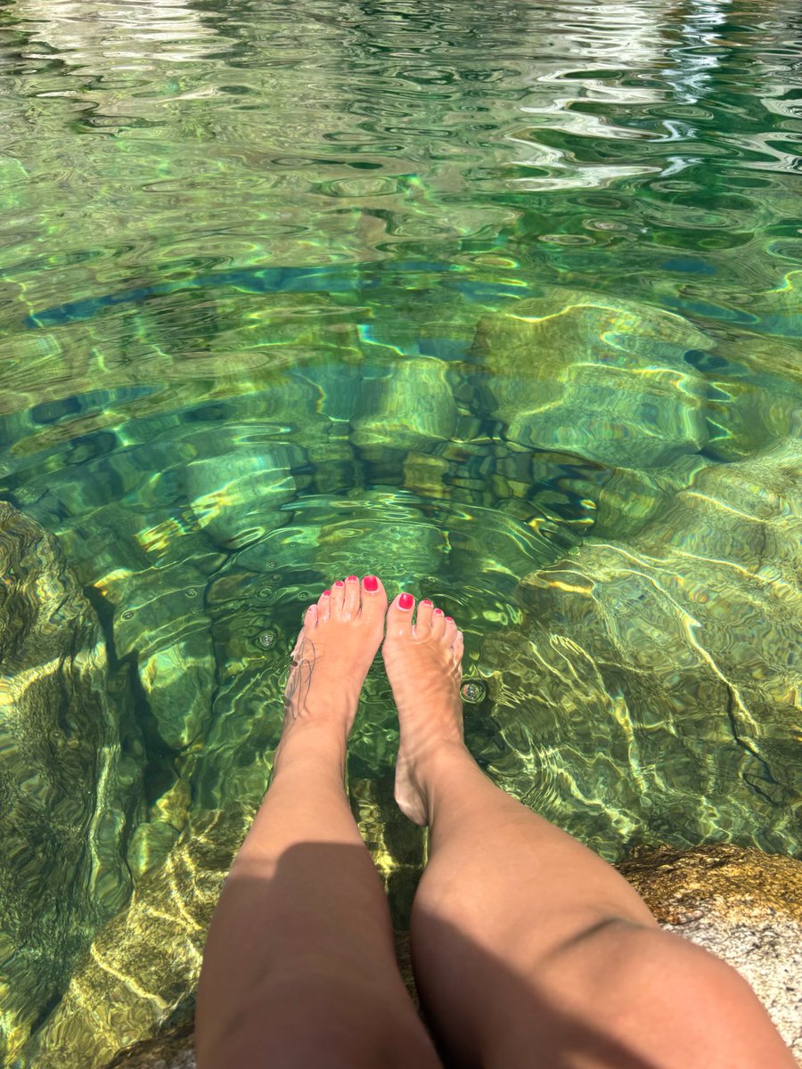 peachqueen024's tweet photo. Enjoying views like this feels even better when there are obsessed paypigs making sure I don’t have to worry about a single thing💞💞 https://t.co/iy4Pzs5niJ