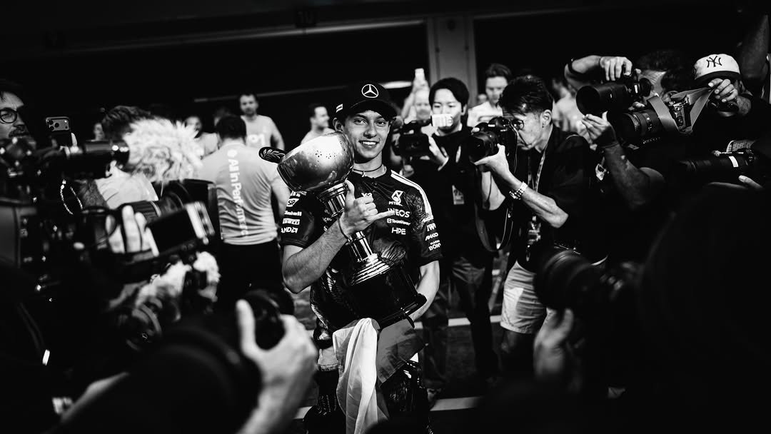 kimiforwdc's tweet photo. the day kimi became the youngest championship leader in f1 history. suzuka kimi, you will always be iconic!🖤 https://t.co/kzhCNFuHGI