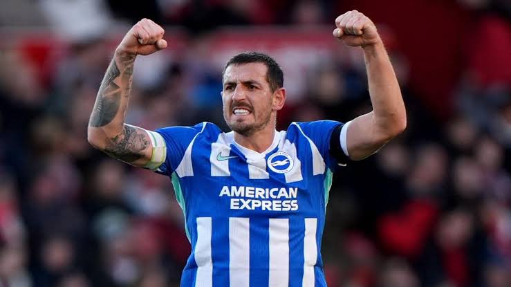 BrightonBuzzz's tweet photo. This Welbeck announcement ONLY made my respect for Lewis Dunk go UP (if that was even possible)…

It’s ok Danny, better the hands of loyalty brings home that first Brighton’ trophy. 🏆 

#BHAFC https://t.co/Xa7Qr0bUpA
