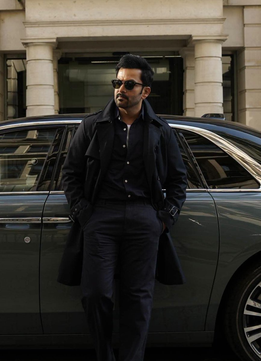 prnav__'s tweet photo. Aamir Ali 👊🏻🔥 
@PrithviOfficial  🖤

#Khalifa #PrithvirajSukumaran #Mohanlal https://t.co/nIC8CUXpBu