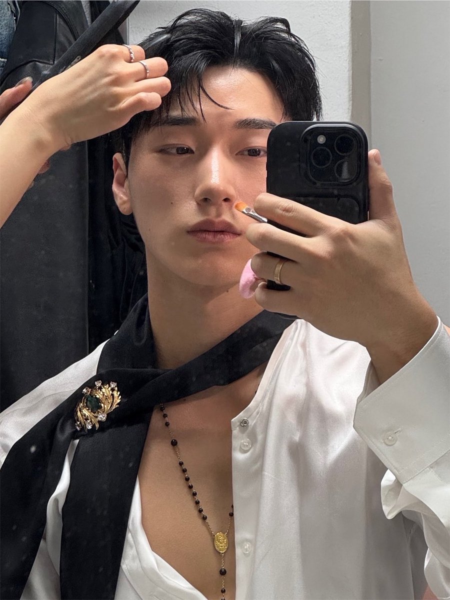 heartinsani's tweet photo. THE face card of century if we are being honest actually https://t.co/6fUSnpjfim